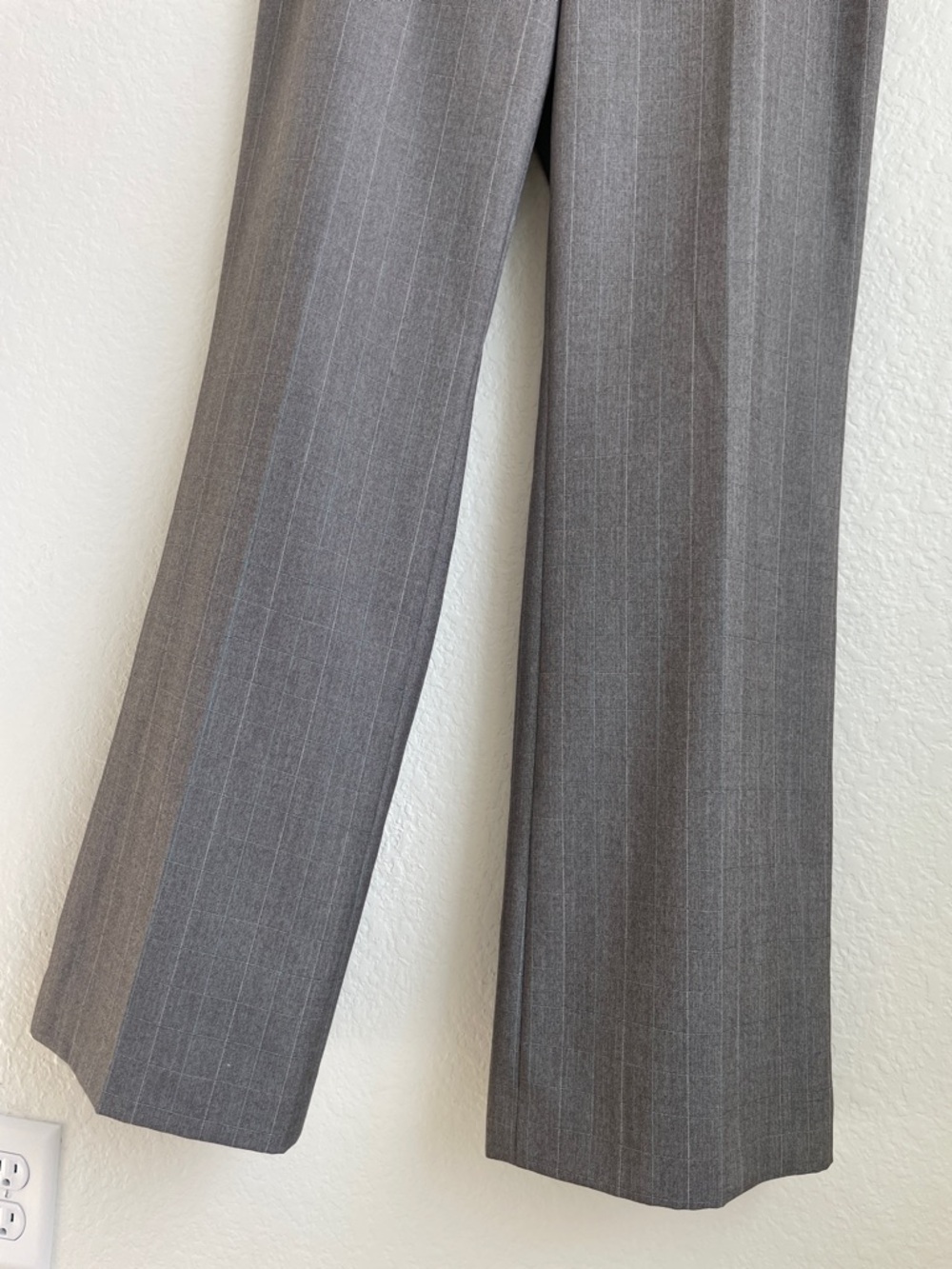 Ann Taylor Gray Pinstripe Wide-Leg Dress Pants • Size 6 - Picture 3 of 12